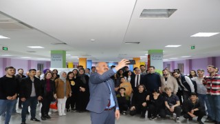 Başkan Okay Gençlik Merkezinde Gençlerle