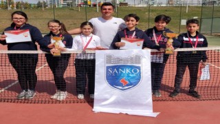 Sanko'lu Öğrencilerin Tenis Başarısı