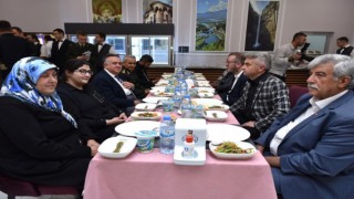 Vali Coşkun Gazi Kışlasında Şehit Aileleri Ve Gazilerimizle İftar Yaptı