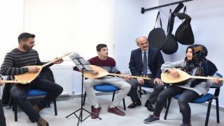 Gençler Dulkadiroğlu Gençlik Merkezi Kurslarına Yoğun İlgi Gösteriyor