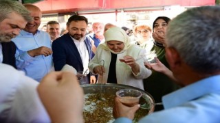 Elbistan Belediyesi, Muharrem Ayı Dolayısıyla Vatandaşlara Aşure İkramında Bulundu.