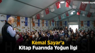 Kemal Sayar’a Kitap Fuarında Yoğun İlgi