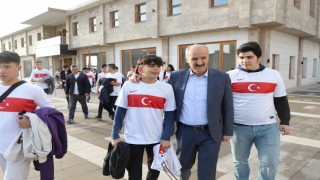 Başkan Okay'dan Gençlere Milli Maç Süprizi