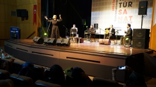 Dilek Türkan, Kahramanmaraş’ta Sevenlerine Duygu Dolu Anlar Yaşattı
