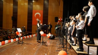 Minik Yürekler Söyledi, Müzikseverler Eşlik Etti