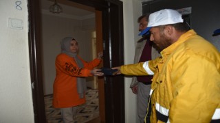 Türkoğlu Belediye Temizlik Görevlisi Bulduğu Cüzdanı Sahibine Teslim Etti