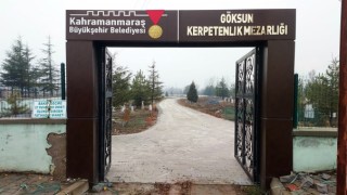 Büyükşehir Göksun’da Mezarlık Yolunu Kilit Parkeyle Yeniledi