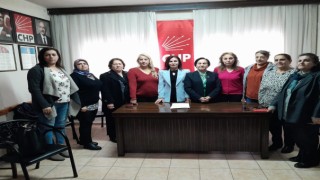 Kahramanmaraş CHP Kadın Kolları Başkanlığı 5 Aralık Kadınlara Seçme ve Seçilme Hakkı Tanınmasına İlişkin Basın Toplantısı Gerçekleştirdi