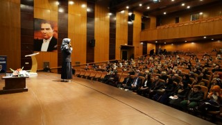 Aile Danışmanı Tongar, Ebeveynlere Çocuk Eğitimini Anlattı