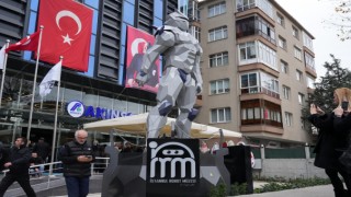 Haliç Üniversitesi Rektörü Prof. Dr. Zafer Utlu, Dünyanın İlk İnsansı Robot Müzesini Ziyaret Etti