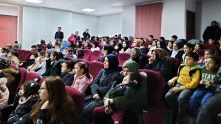Sahne Maraş Ekinözü’nde Minikler İçin Sahne Aldı