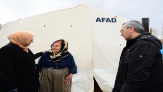 Başkan Güngör, Göksun’da Depremzedeleri Ziyaret Etti