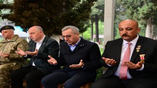 Şehitler Kabirleri Başında Dualarla Yâd Edildi