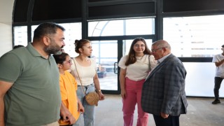 Başkan Mahçiçek, YKS’de dereceye giren öğrencilerle buluştu