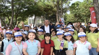 Başkan Güngör, Öğrencilerin Sevinçlerine Ortak Oldu