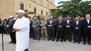 Filistin’de Hayatını Kaybedenler İçin Gıyabi Cenaze Namazı Kılındı