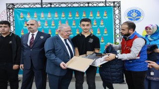 Başkan Mahçiçek’ten mesleki eğitim alan 500 öğrenciye bot ve mont hediyesi
