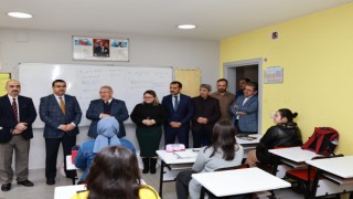 Başkan Mahçiçek, öğrencilerin ve eğitimin hamisi olmaya devam ediyor