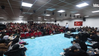HAYATİ İNANÇ DULKADİROĞLU GENÇLİK MERKEZİ’NDE SEVENLERİYLE BİR ARAYA GELDİ
