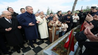 Cumhurbaşkanı Erdoğan, Kahramanmaraş'ta Kapıçam Deprem Mezarlığını Ziyaret Etti!