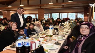 Başkan Fadıloğlu, yetim çocuklar ve anneleriyle iftarda buluştu