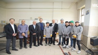 Dulkadiroğlu'nun Bankalarını Meslek Liseliler İmal Ediyor