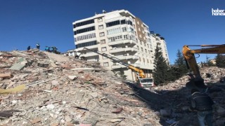 Kahramanmaraş'ta 146 Kişiye Mezar Olan Sitenin Müteahhidinin Fen İşler Müdürü Olduğu Ortaya Çıktı!