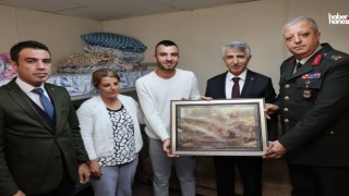 Vali Ünlüer, Kahramanmaraş Gazileri Halil İbrahim Ergen ve Muhammet Eren Karaoğlan'ı Ziyaret Etti