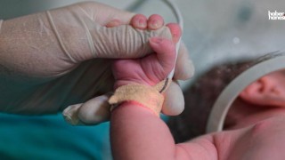 Yeni doğmuş bebek, bir evin bahçesinde terkedilmiş halde bulundu!