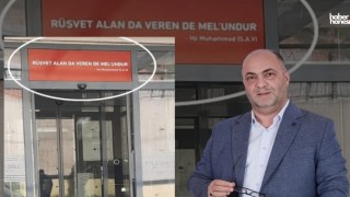 Kahramanmaraş'ta Belediye Kapısında Manidar Yazı: 'Rüşvet Alanda, Verende Melundur'