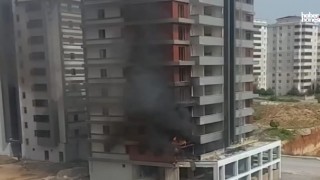Kahramanmaraş'ta Boş Binada Korkutan Yangın: İtfaiye Kontrol Altına Aldı!