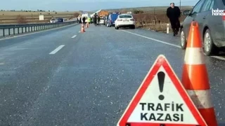 Kahramanmaraş'ta Otomobil Refüjdeki Bariyerlere Çarptı: 2 Yaralı
