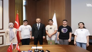 Başkan Toptaş, Onikişubat'ta LGS Türkiye Birincilerine Büyük Ödül Taktim Etti