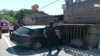Kahramanmaraş'ta Otomobil Ev Duvarına Çarptı: Sürücü Yaralandı