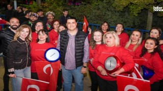 Şehitkâmil'de Cumhuriyet Coşkusu: Yüzlerce Vatandaş Ellerinde Bayraklarla Yürüdü