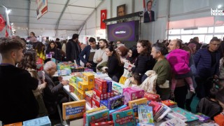 Edebiyatseverler Kahramanmaraş Kitap Fuarı’na Coşkuyla Veda Etti!