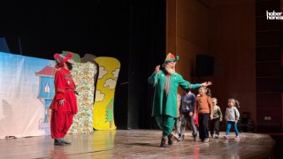 Kahramanmaraş'ta Çocuklar Hacivat ve Karagöz'ü Çok Sevdi