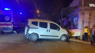 Kahramanmaraş'ta Alkollü Sürücü Kaza Yaptı: Elektrik Panosuna Çarpıp Yaralandı