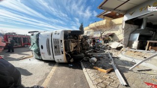 Kahramanmaraş’ta Kamyon ile Halk Otobüsü Çarpıştı: 6 Yaralı