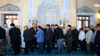 Başkan Görgel, Bayram Namazı Sonrası Hemşehrileriyle Kucaklaştı