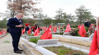Kahramanmaraş'ta Şehitler Unutulmadı! Başkan Görgel ve Protokol, Kabirleri Ziyaret Etti