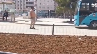 Kahramanmaraş Afşin’de Gomeks Şoku: Sokakta Yarı Çıplak Dolaştı!