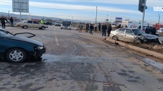 Kahramanmaraş Afşin'de Kavşakta Kaza: 2 Yaralı!