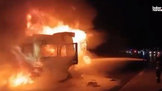 Kahramanmaraş Otobanında Seyir Halindeki Tır Alevlere Teslim Oldu