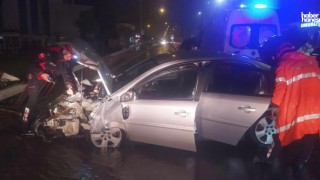 Kahramanmaraş’ta Refüje Çarpan Araçta Sıkışan Yaralılar Kurtarıldı