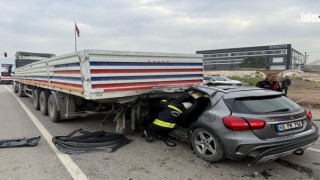 Kahramanmaraş'ta Tıra Arkadan Çarpan Otomobilde Sürücü Sıkıştı!