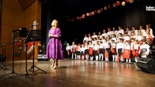 Kahramanmaraş’ta Minikler Sahne Aldı, İzleyenler Ayakta Alkışladı