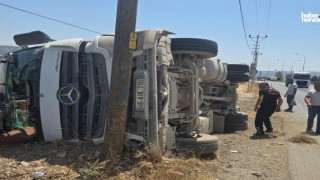 Kahramanmaraş’ta Kum Yüklü Kamyon Devrildi: Sürücü Yaralandı