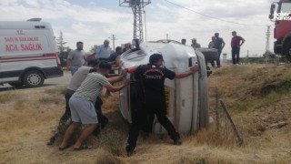 Kahramanmaraş'ta Saman Yüklü Kamyona Çarpan Cip Devrildi!