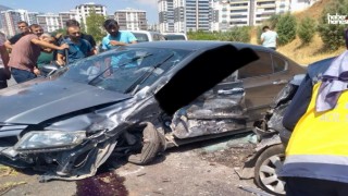 Kahramanmaraş’ta Kavşakta Korkutan Kaza: 2 Kişi Yaralandı